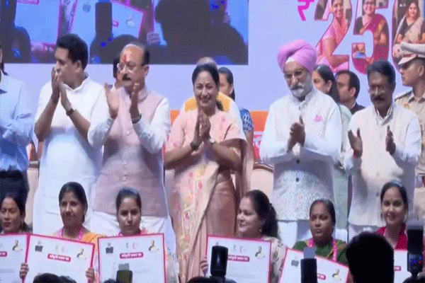 women in delhi to receive a benefit of 2500
