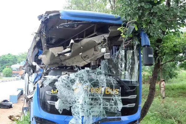 bus collision in Andhra Pradesh bus collision in Andhra Pradesh