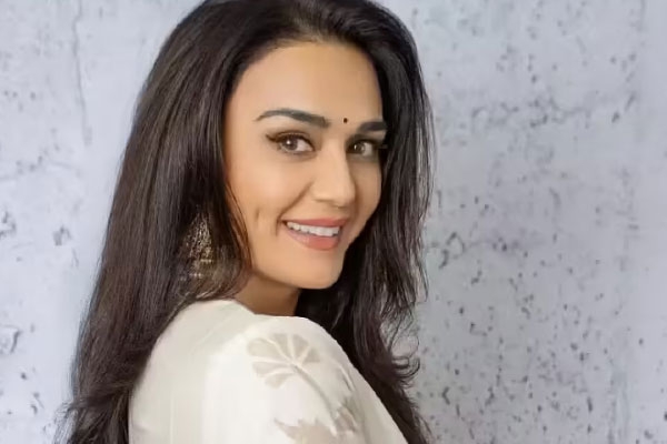 preity zinta, shandaar amrohi, tajdar amrohi, kamal amrohi, preity zinta loan case, rs 2 crore loan, bollywood news, bollywood controversy, court case, property dispute, mumbai high court, celebrity news, entertainment news, kamal amrohi family