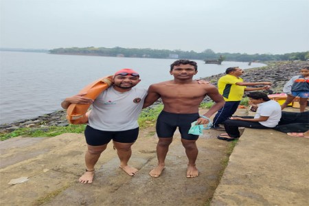 कर्णबधिर जलतरणपटूने मुलीला बुडताना वाचवले