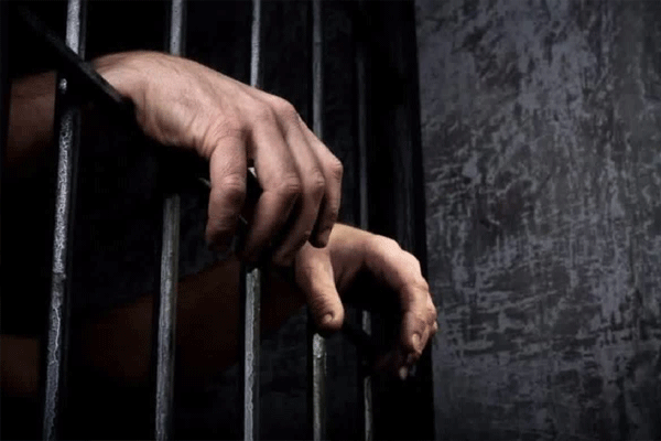 two prisoners escape from srinagar