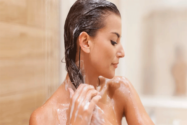 be careful when tying up wet hair
