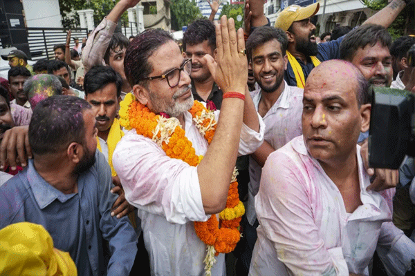 डेब्यूतच 'पीके'चा सिक्सर