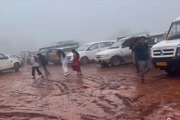 चिखलदऱ्यात मूलभूत सुविधांचा बोजवारा