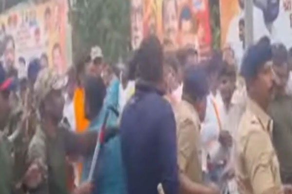 parbhani farmer meet disrupted as protesters raise slogans; sanjay jadhav event faces tension