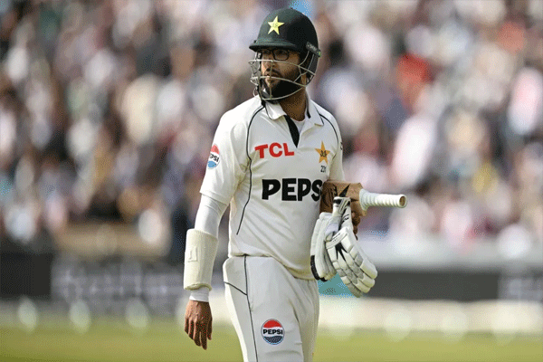 pakistan in trouble in lords