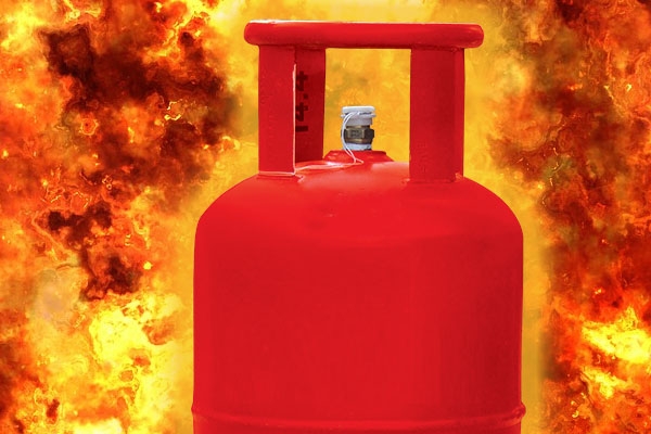 delhi fire accident lpg cylinder blast in vivek vihar, couple 60% burnt; timber factory fire in west delhi