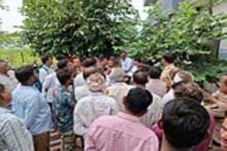 लेखी आश्वासनानंतरच मृत शेतकऱ्यावर अंत्यसंस्कार