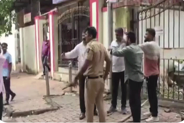 BMC कार्यालयाबाहेर रक्तरंजित संघर्ष! VIDEO