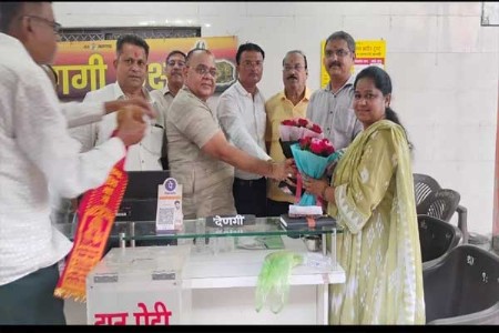 शिवभक्त भूषण दडवे यांचा मंदिर ट्रस्टतर्फे सत्कार