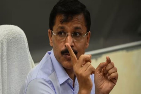 तुकाराम मुंढेंचा दणका...IIT बॉम्बे कॅम्पसमधील दोन कँटीन तात्काळ बंद