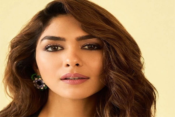 mrunal thakur reacts to yashasvi jaiswal dating rumours, says “we are not together”