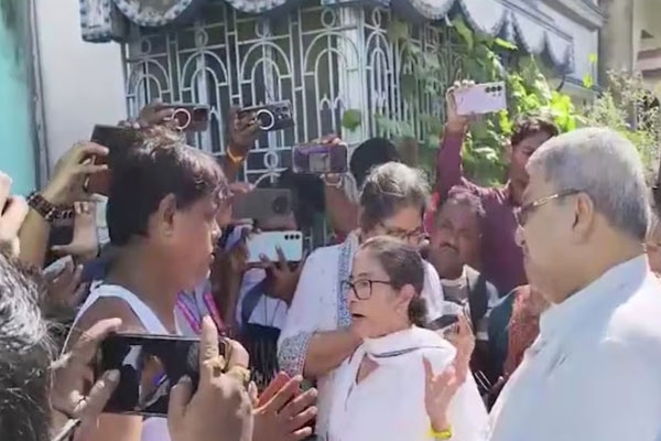 mamata banerjee convoy attacked in west bengal; stones, shoes and bottles hurled