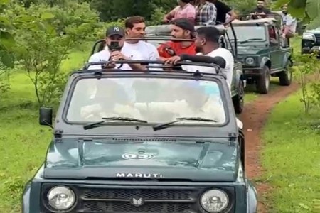 क्रिकेटच्या मैदानाबाहेर वनवैभवात रमले स्टार क्रिकेटपटू!