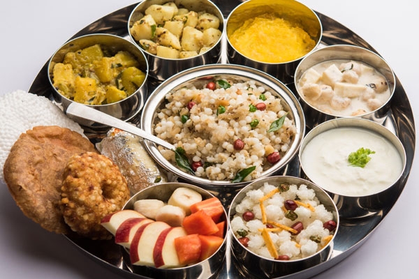shravan, shravan mahina, upvas, fasting, shravan upvas, fasting diet, healthy diet, upvasache padarth, upvasache fayde, healthy fasting, satvik aahar, fasting food, weight management, fruits, dry fruits, sabudana, sweet potato, hydration, nutrition, health tips, diet tips, healthy lifestyle