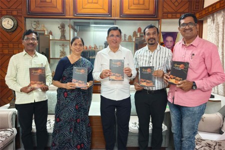 सावन धर्मपुरीवार यांच्या टिपणवहीचे प्रकाशन