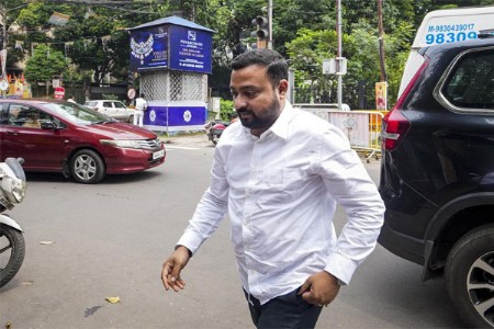 अभिषेक बॅनर्जी यांच्या पीएला पोलिसांनी नेले उचलून!