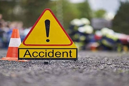 ट्रॅव्हल्सखाली चिरडल्याने मायलेक गंभीर जखमी