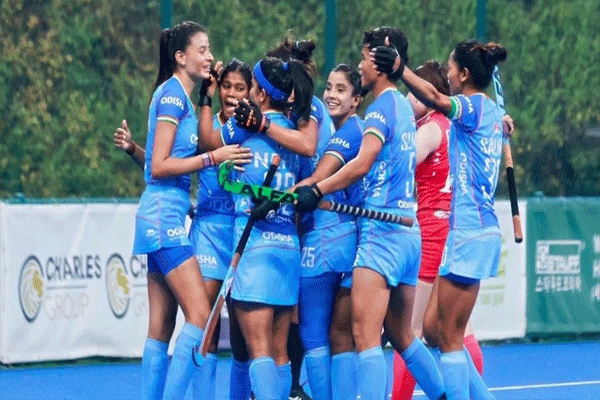 india shines on the hockey field