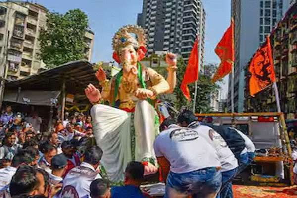 अतिउत्साही कार्यकर्त्यांवर नियंत्रण ठेवा !
