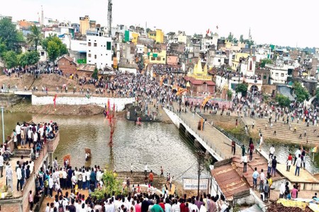 गोटमारीत ११८५ जण जखमी