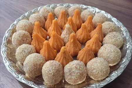 गणेशोत्सवासमोर बाप्पाचे आवडते मोदक, पेढे महागले