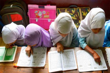 उर्दू शाळेच्या शिक्षकाने दिले धार्मिक तेढ निर्माण करणारे धडे