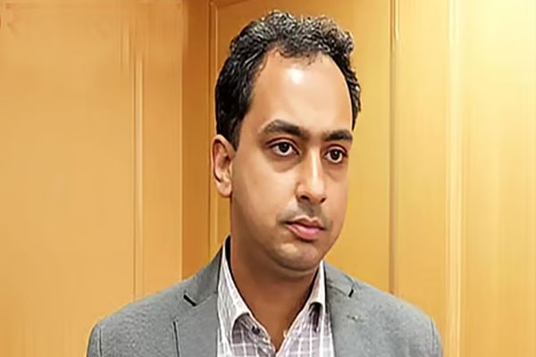 Nashik collector ayush prasad fake whatsapp account alert