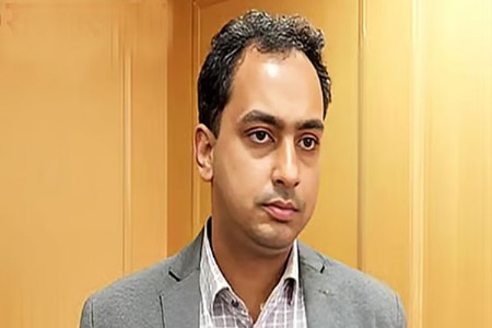 जिल्हाधिकारी यांच्या नावाने बनावट व्हॉट्सॲप खाते
