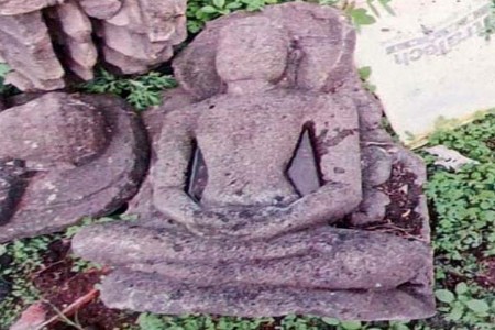 चांडोळ येथील प्राचीन जैन मूर्तींचे जतन करा