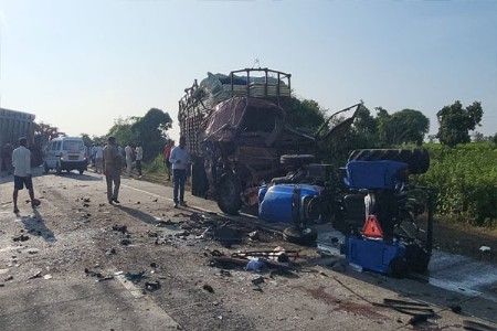 तीन वाहनांच्या अपघातात तीन ठार; तीन गंभीर