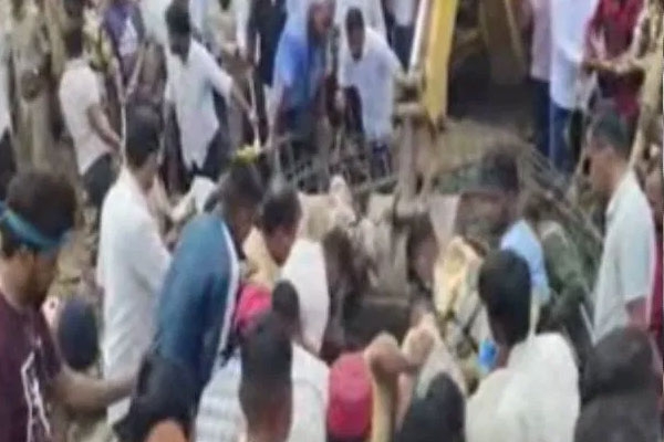 miraj civil hospital entrance slab collapses, two dead and several workers injured