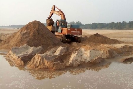 रेती तस्करांच्या मुसक्या आवळल्या