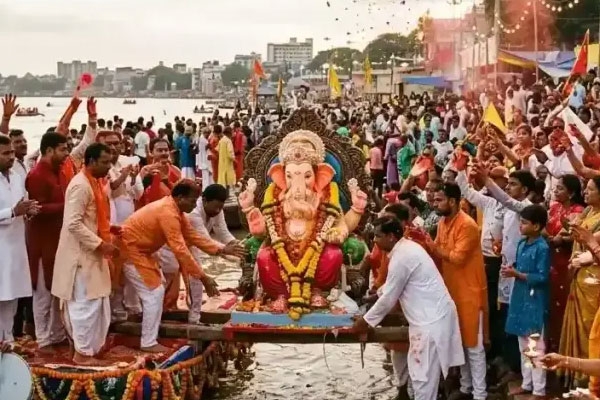 pune ganesh visarjan 2026 10,000 police deployed, 638 mandals on 4 routes