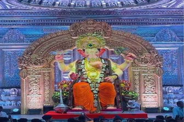 mumbaicha raja visarjan 2026 : 22-foot ganpati to be immersed in deep sea from barge at girgaon chowpatty