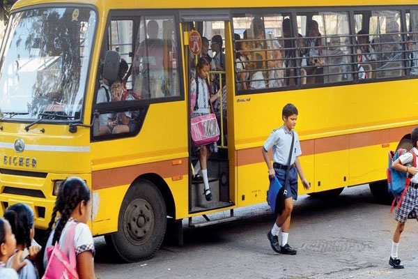 nagpur rto seizes 12 school buses, collects rs 19.46 lakh fine nagpur rto seizes 12 school buses, collects rs 19.46 lakh fine