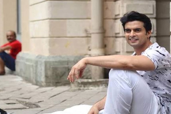 gashmeer mahajani says he does not demand fees for marathi films