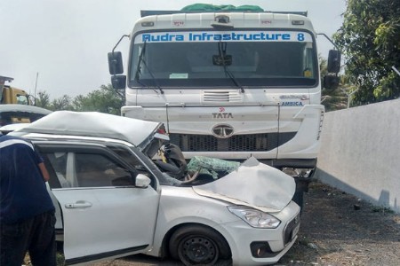 भीषण अपघात! डंपरला कार धडकून मुंबईतील चौघांचा जागीच मृत्यू