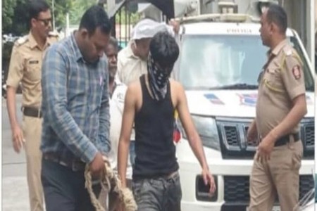महाविद्यालयातच विद्यार्थिनीवर चाकू हल्ला