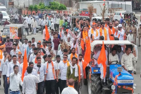 जिल्हाधिकारी कार्यालयावर उबाठा सेनेचा आक्रोश मोर्चा