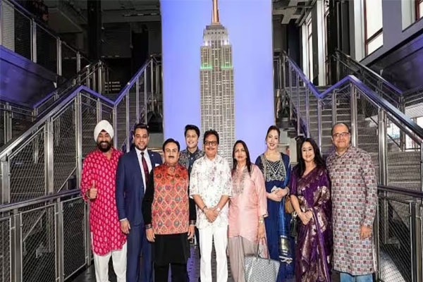 taarak mehta ka ooltah chashmah cast shines at new york india day parade and empire state building