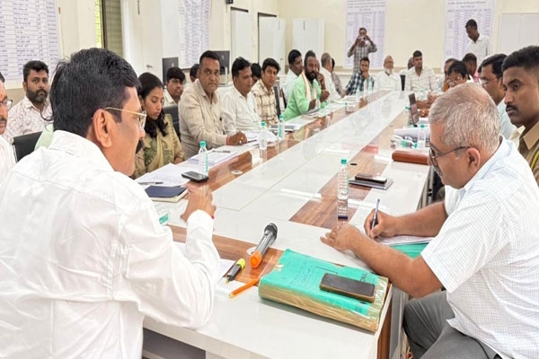 cm baliraja pandan roads: complete works on priority, says mla shyam khode