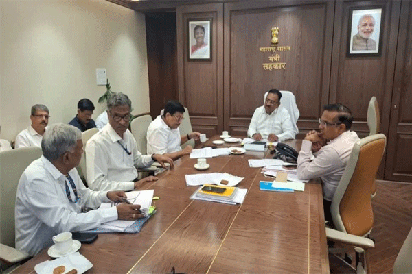 जिल्हा मध्यवर्ती बँकांच्या प्रश्नांवर मुख्यमंत्र्यांच्या स्तरावर निर्णय घेणार
