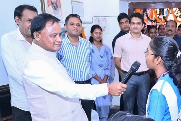 odisha cm mohan charan majhi urges students to avoid excessive social media and misinformation