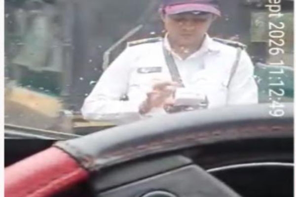nagpur woman traffic 