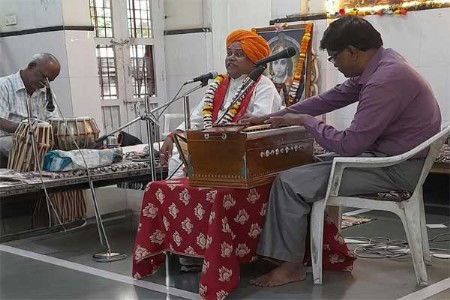 रामनामात रंगला श्रावण !