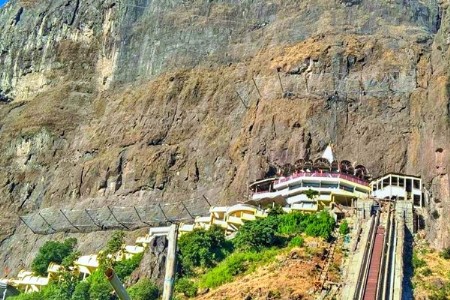 सप्तशृंगी गडाचा घाटमार्ग १६ दिवस बंद