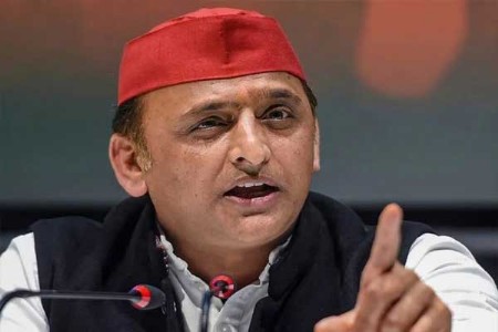 अखिलेश यादव यांच्या हेललिकॉप्टर लँडिंगला नकार!