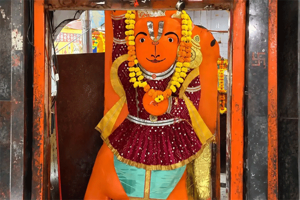 १० दिवसांपासून सुरू आहेत मूर्ती हलविण्याचे प्रयत्न